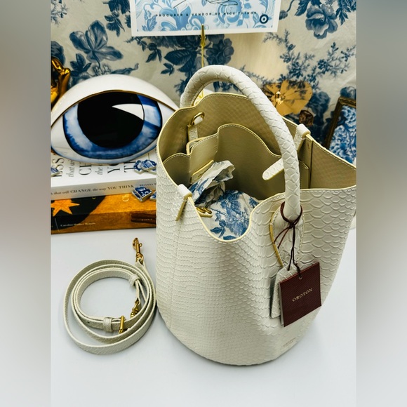 🆕 OROTON 🧿 NWT Mila Bucket Bag, White Snakeskin Textured Leather - Picture 6 of 15